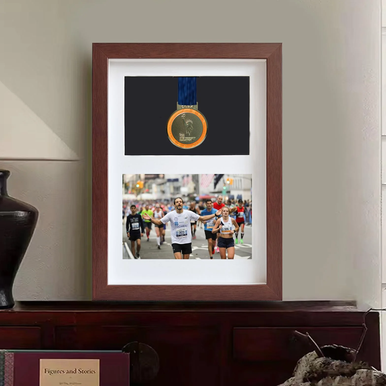 xj Cadre pour afficher des médailles,Médaille pour le sport Boîte 3D Cadre photo,Encadrement pour photo Cadre noir et couleur noyer profond pour cadre profond 3D Pour afficher les médailles de guerre
