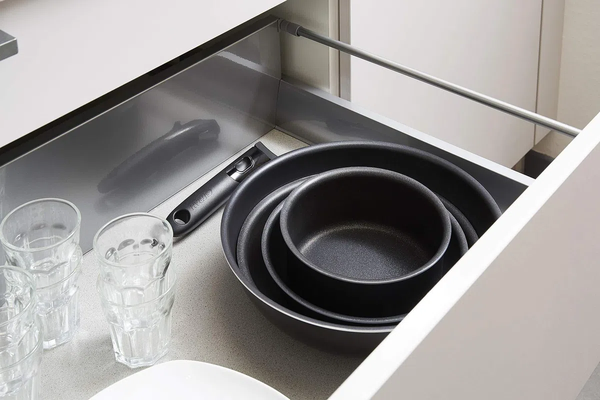 Sitram - 712757 Lot de 3 poêles Sitramovible en aluminium pressé Ø20/24/28cm, revêtement anti-adhérent, poignée amovible - Tous feux dont induction, Noir,argent