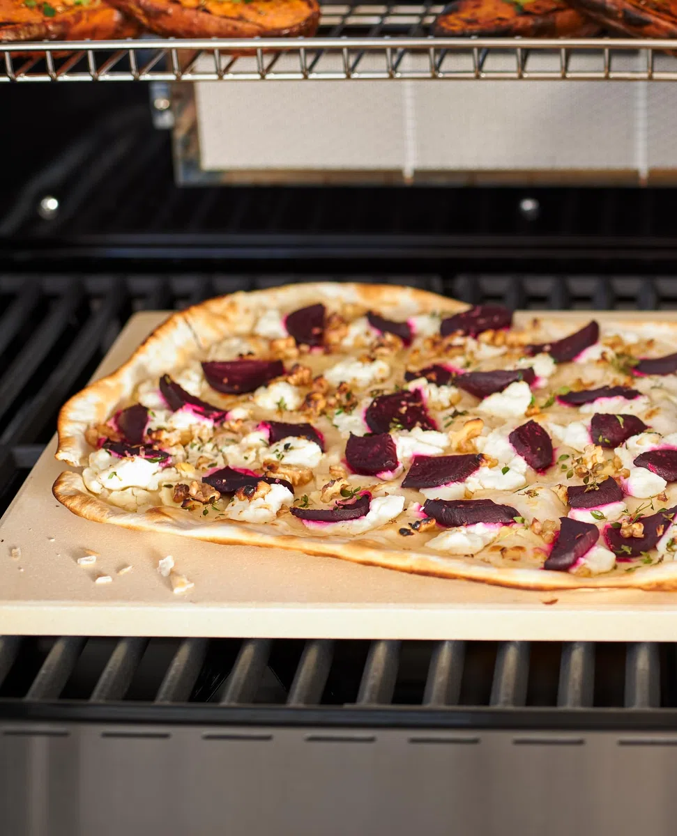RÖSLE Pierre à pizza rectangulaire, de haute qualité en cordiérite pour la préparation de pizzas, tartes flambées, pain etc. sur le gril ou dans le four, 42 x 30 cm