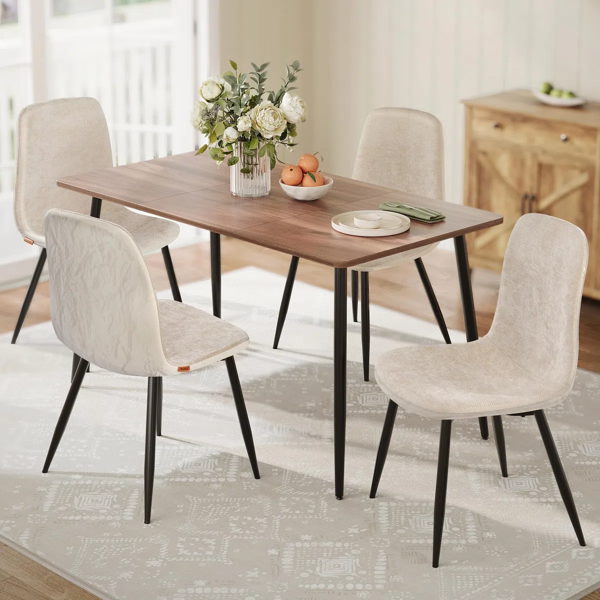 VASAGLE Chaises de Salle à Manger, Lot de 4, Support Métallique, Pieds Réglables, Nettoyage Facile, Chaises de Cuisine, Tissu Chenille, PU Texturé Glacé, Blanc Crème KDC188W01
