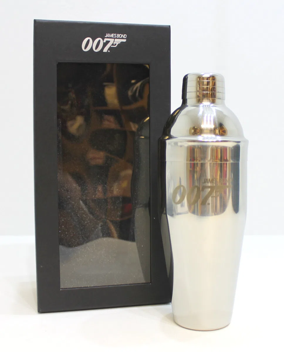 JAMES BOND 007 cocktail shaker silver * new & boxed - collectable by James Bond