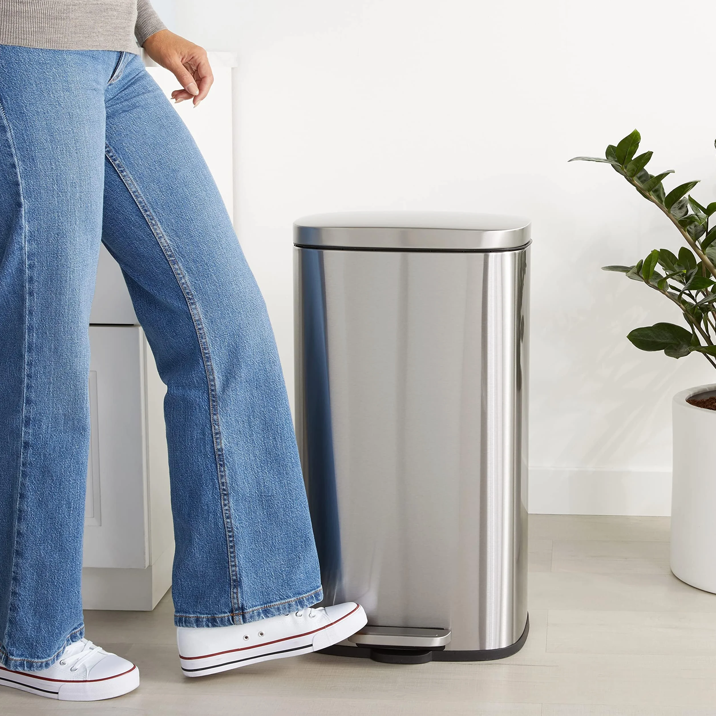 Amazon Basics Poubelle rectangulaire à fermeture douce 30 l nickel satiné