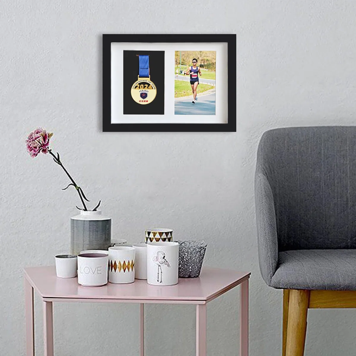 Cadre pour afficher des médailles ， Médaille pour le sport Boîte 3D Cadre photo ， Encadrement pour photo Cadre noir et couleur noyer profond pour cadre profond 3D Pour afficher les médailles
