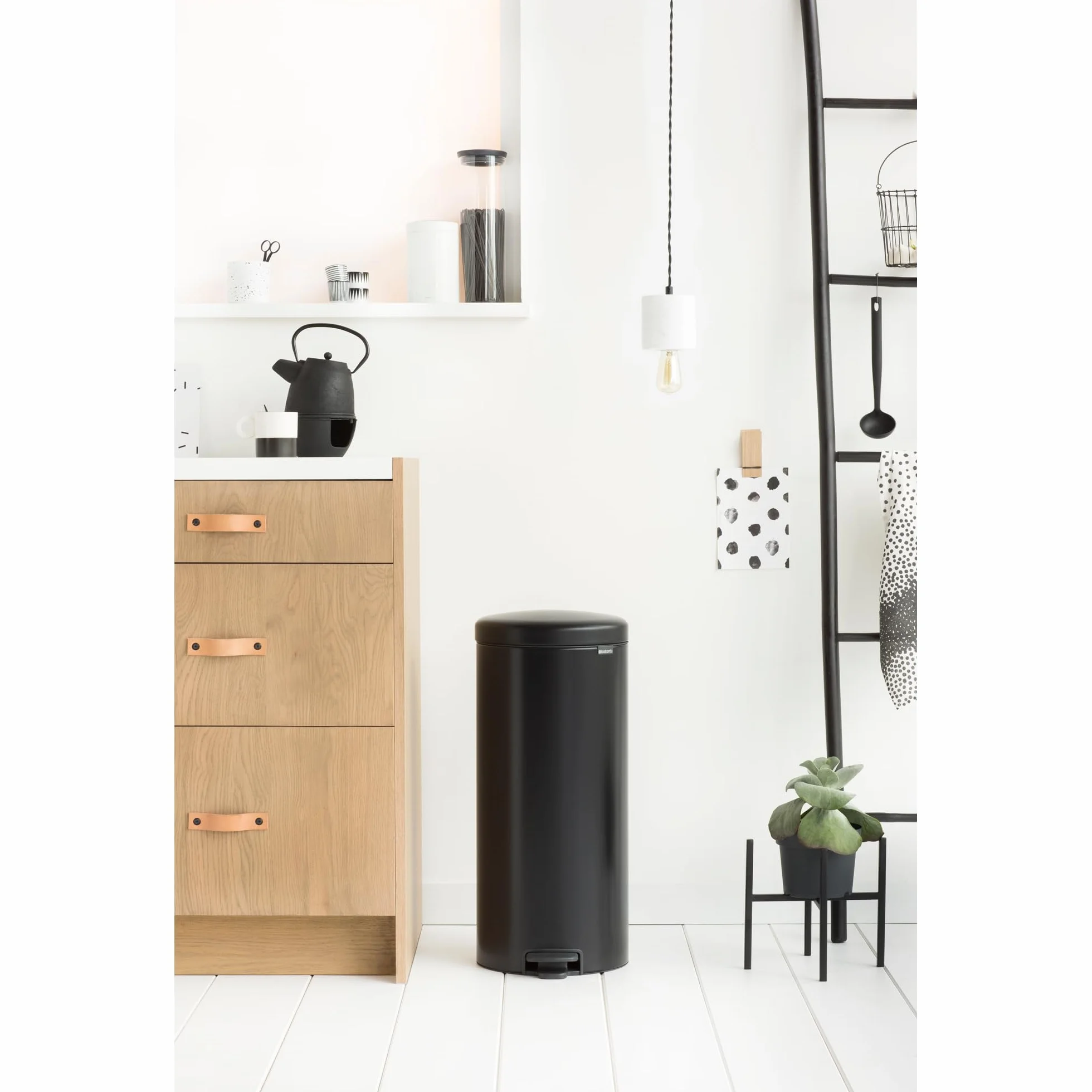 Brabantia Poubelle à Pédale Newicon 30L Noir Mat